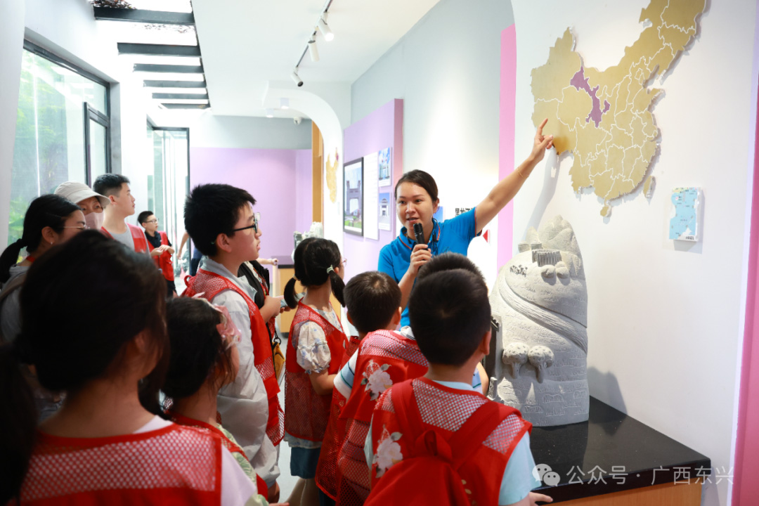 桂渝青少年相聚广西东兴 共赴民族文化交流之约