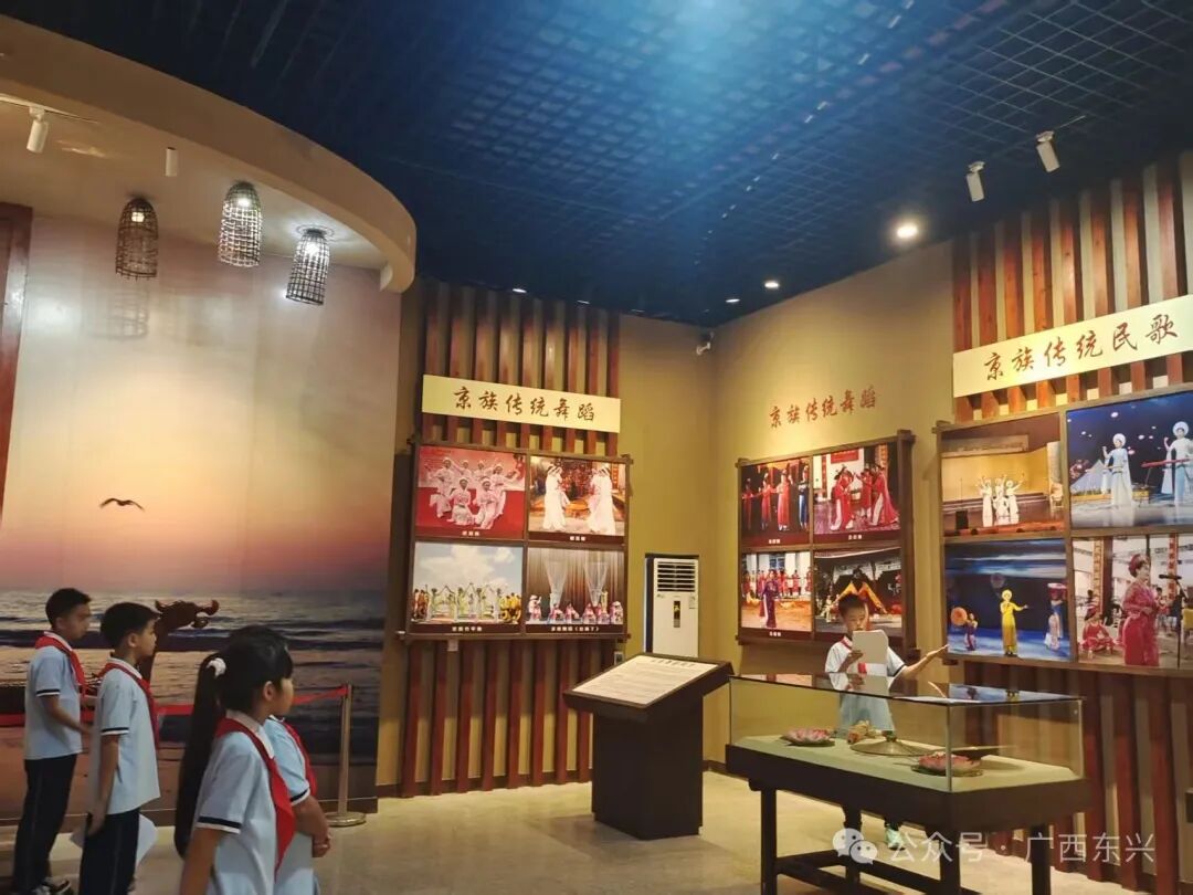 乐传京岛承非遗 法治浇灌石榴花—东兴京族博物馆开展普法宣讲暨红领巾培训、非遗展演系列活动